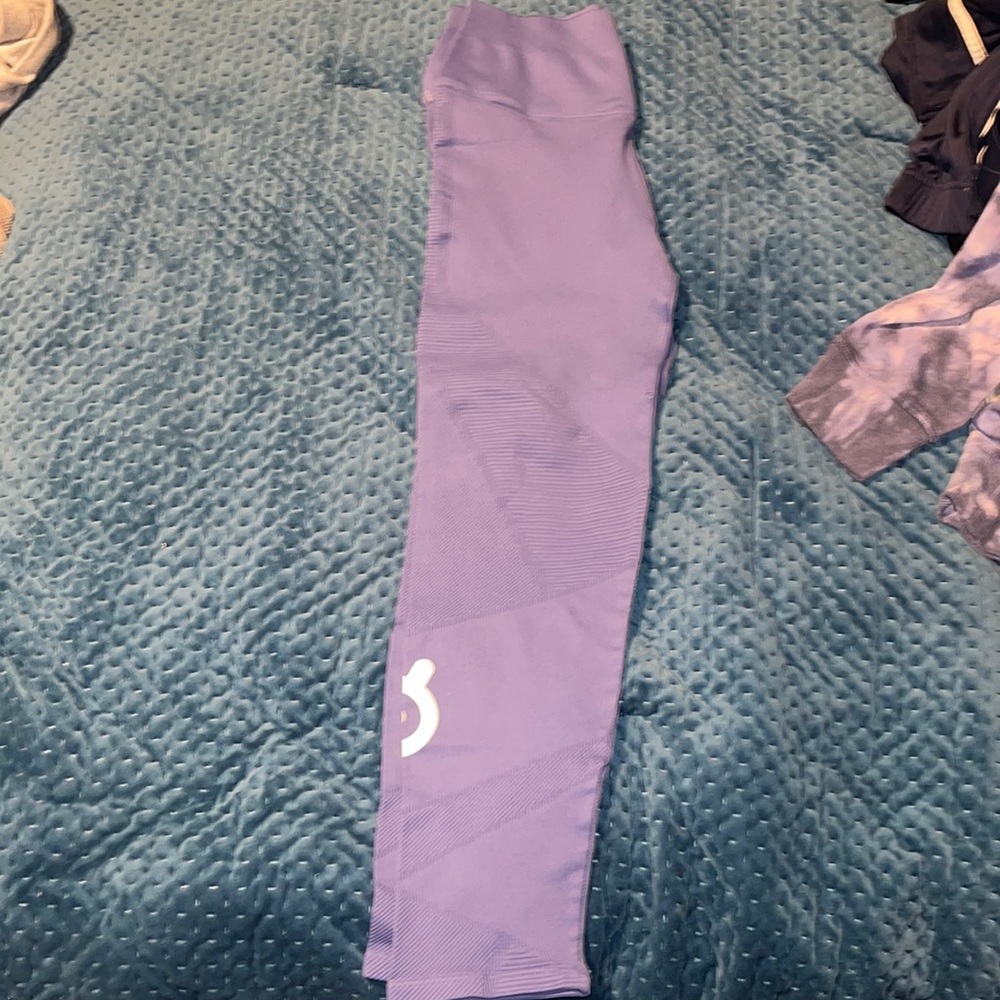 BNWT peloton leggings size L. Seamless shapeshifter 7/8 legging.